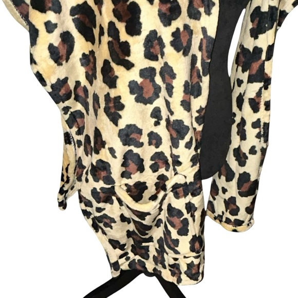 Wearable Animal Hooded Leopard Wrap Soft & Cozy Blanket Throw Shawl Pockets New - Picture 7 of 16